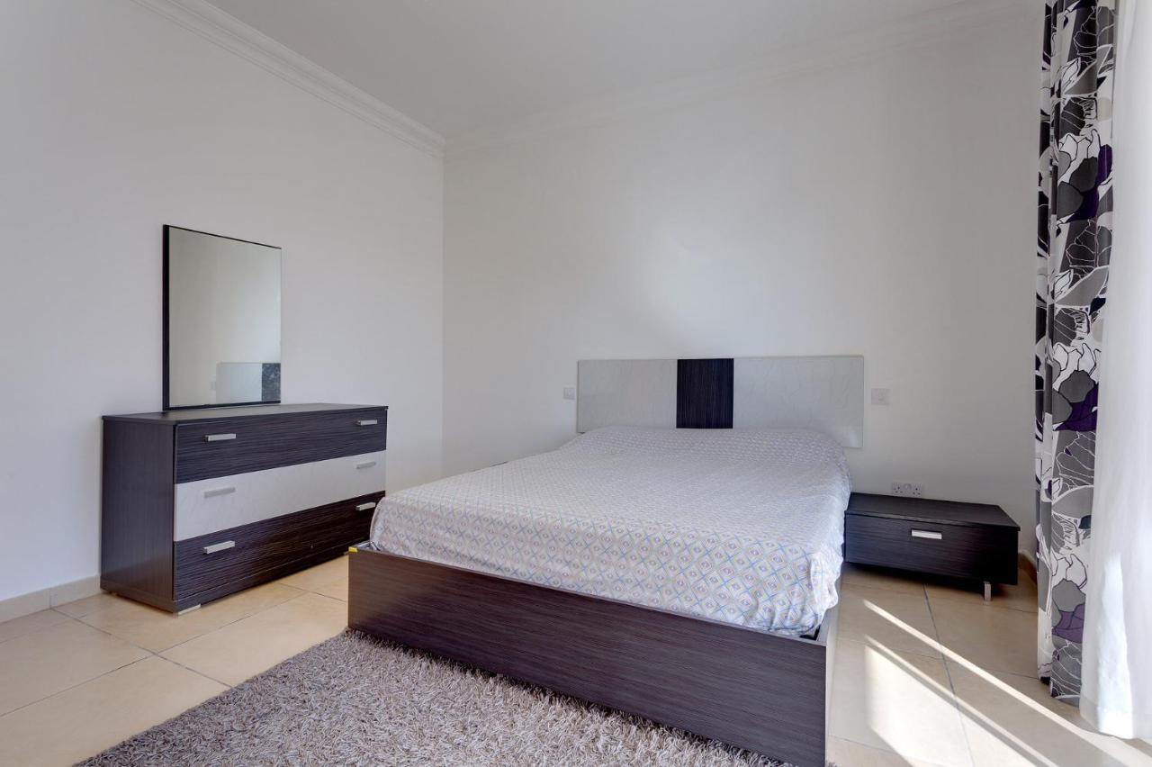 Apartment With Pool سليمة المظهر الخارجي الصورة