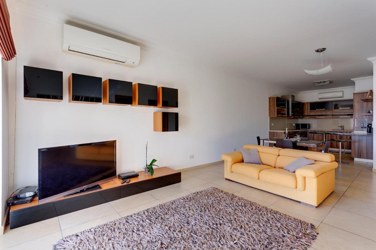 Apartment With Pool سليمة المظهر الخارجي الصورة